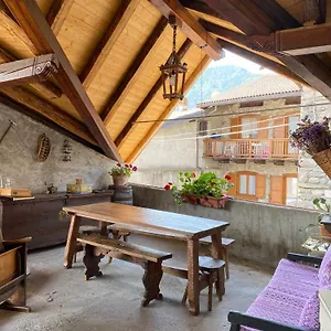 Casa Nel Centro Storico Di Borno